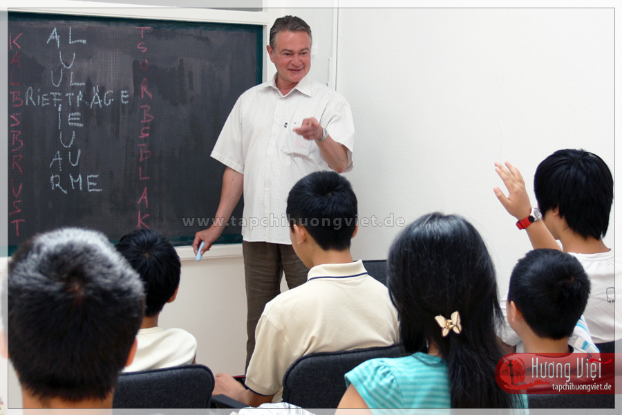 Tiến sỹ Maidl đang giảng dạy