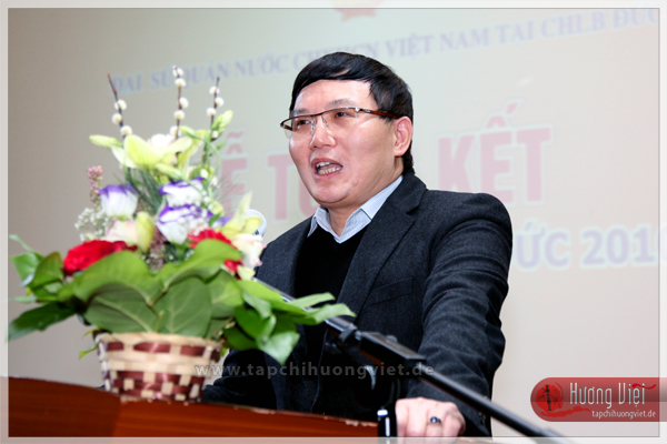Tổng Lãnh sự Việt Nam tại Frankfurt Nguyễn Hữu Tráng cũng điểm lại những hoạt động của Tổng Lãnh sự quán nhằm tăng cường quan hệ giữa hai nước trong -Năm Việt Nam tại Đức-