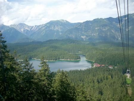 Hồ Eibsee và đường cáp treo lên đỉnh Zugspitze