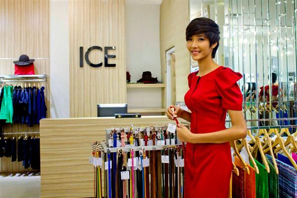 Hoàng Thuỳ sang Đức thi Top Model of the World